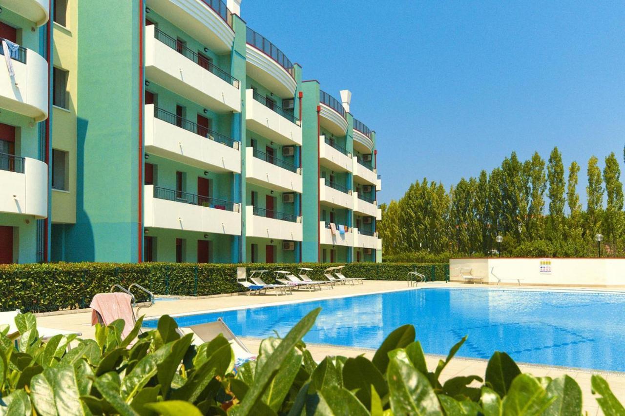 Apartment In Caorle With Heating Exterior photo
